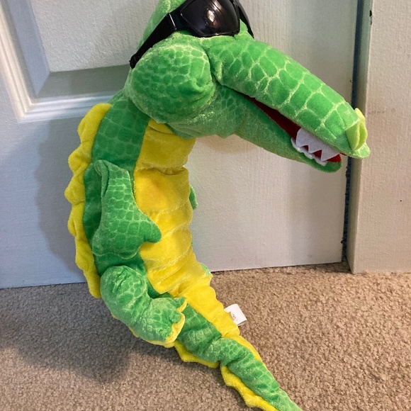 ideal 18 inch plus crocodile with glasses NWt - Picture 1 of 8